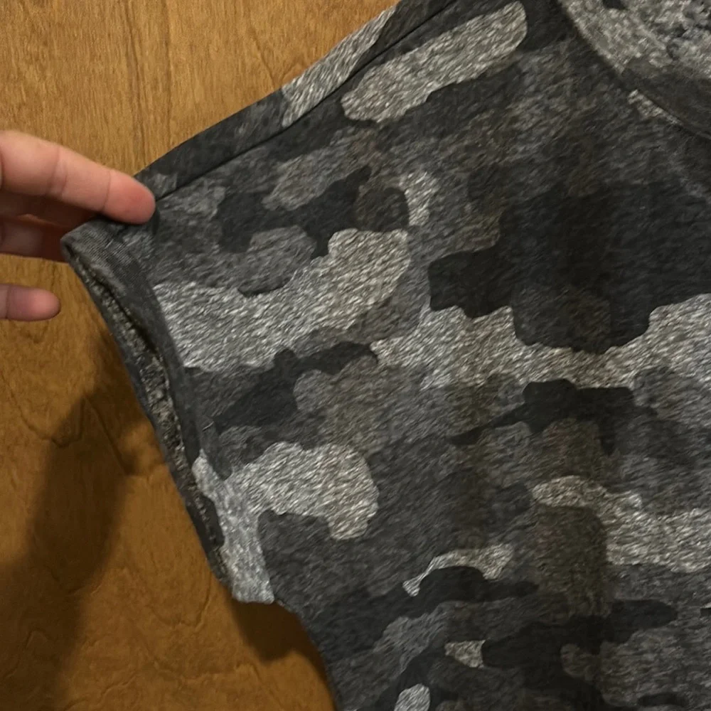 Duluth Trading Co Camo Short Sleeve Tee - Black and Gray - Picture 3 of 6